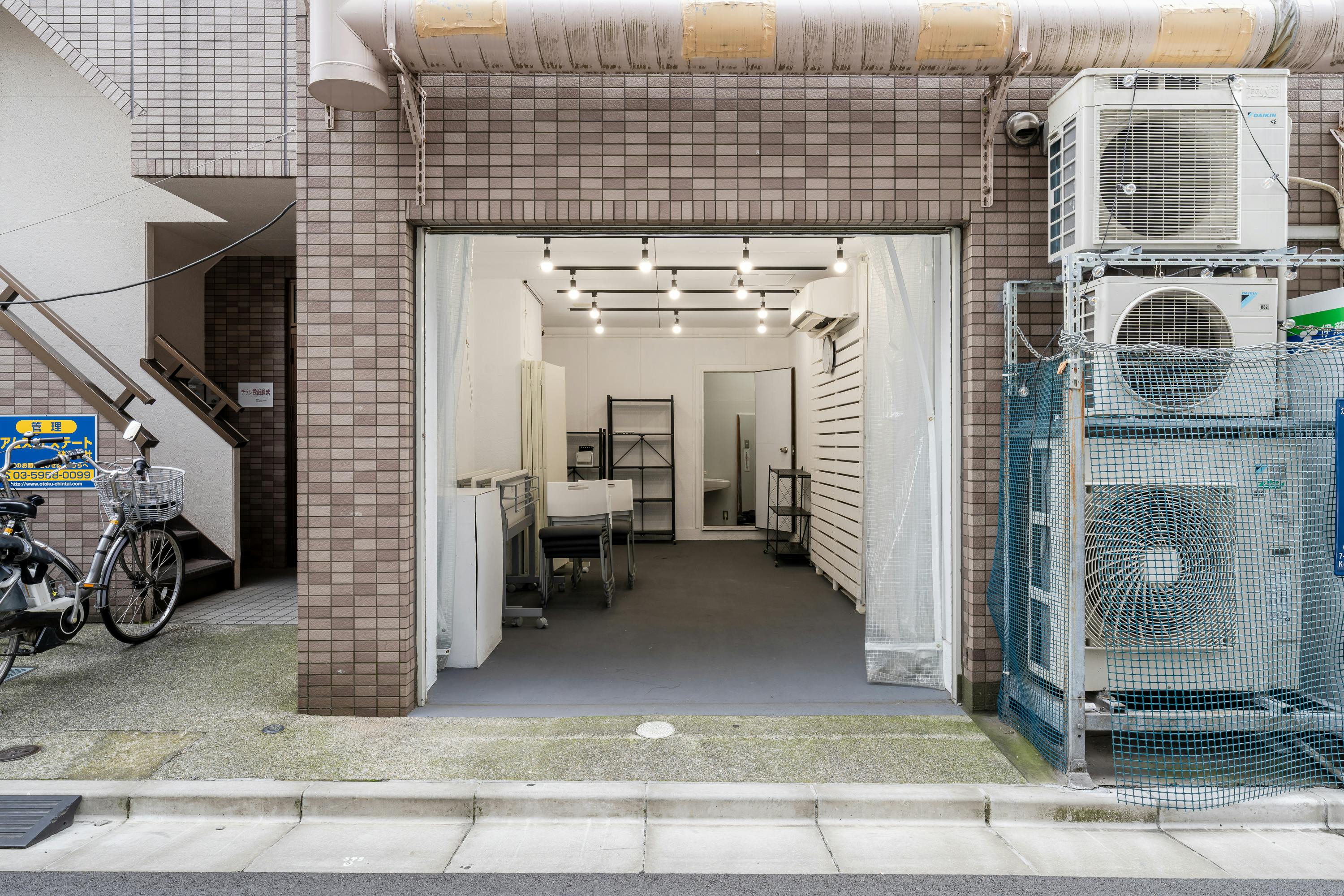 【都営新宿線大島駅3分】エアコン有りで夏も冬も快適、サンロード中の橋商店街入口すぐの好立地、ポップアップストアや販売促進イベントに最適な特典付きイベントスペース