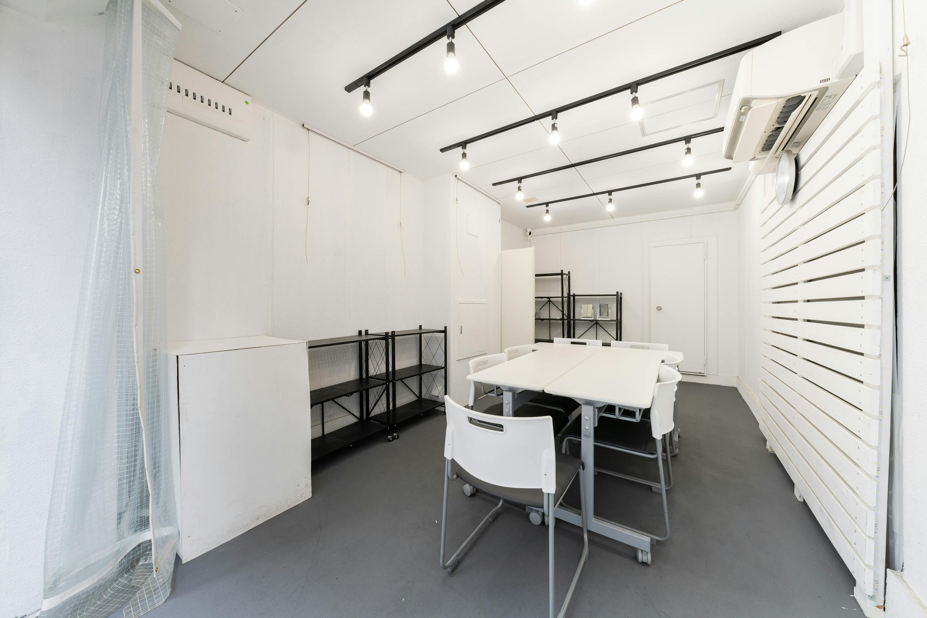 【都営新宿線大島駅3分】エアコン有りで夏も冬も快適、サンロード中の橋商店街入口すぐの好立地、ポップアップストアや販売促進イベントに最適な特典付きイベントスペース