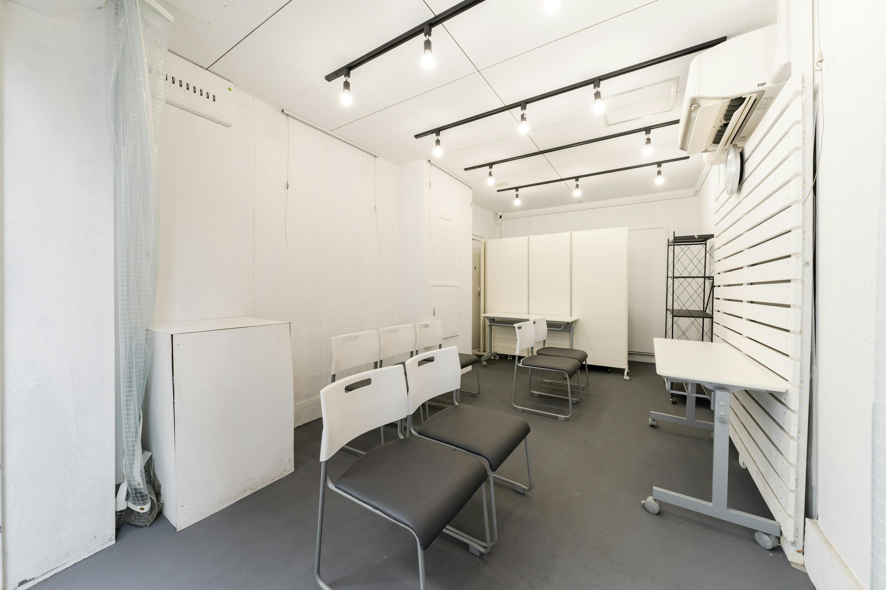 【都営新宿線大島駅3分】エアコン有りで夏も冬も快適、サンロード中の橋商店街入口すぐの好立地、ポップアップストアや販売促進イベントに最適な特典付きイベントスペース