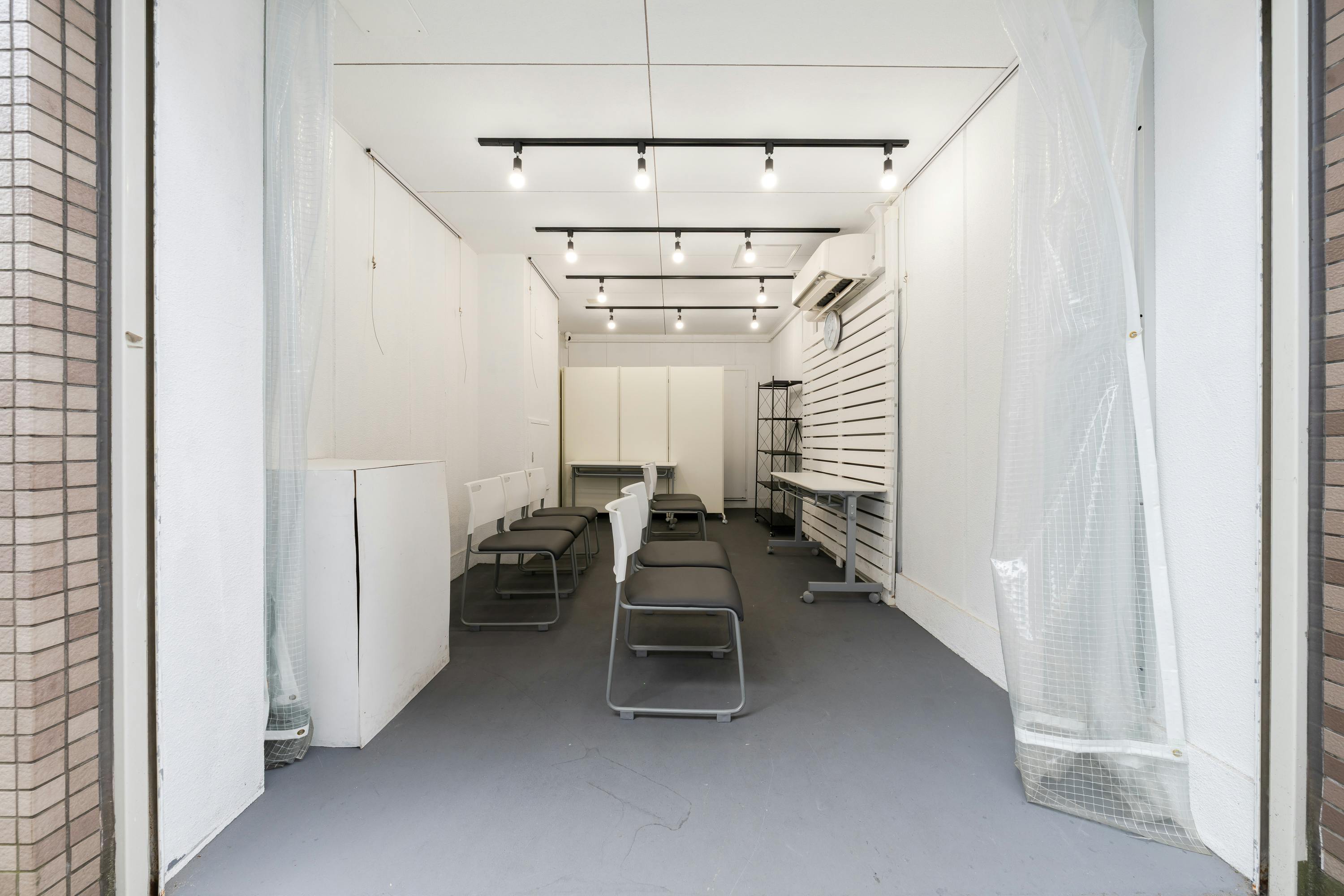 【都営新宿線大島駅3分】エアコン有りで夏も冬も快適、サンロード中の橋商店街入口すぐの好立地、ポップアップストアや販売促進イベントに最適な特典付きイベントスペース