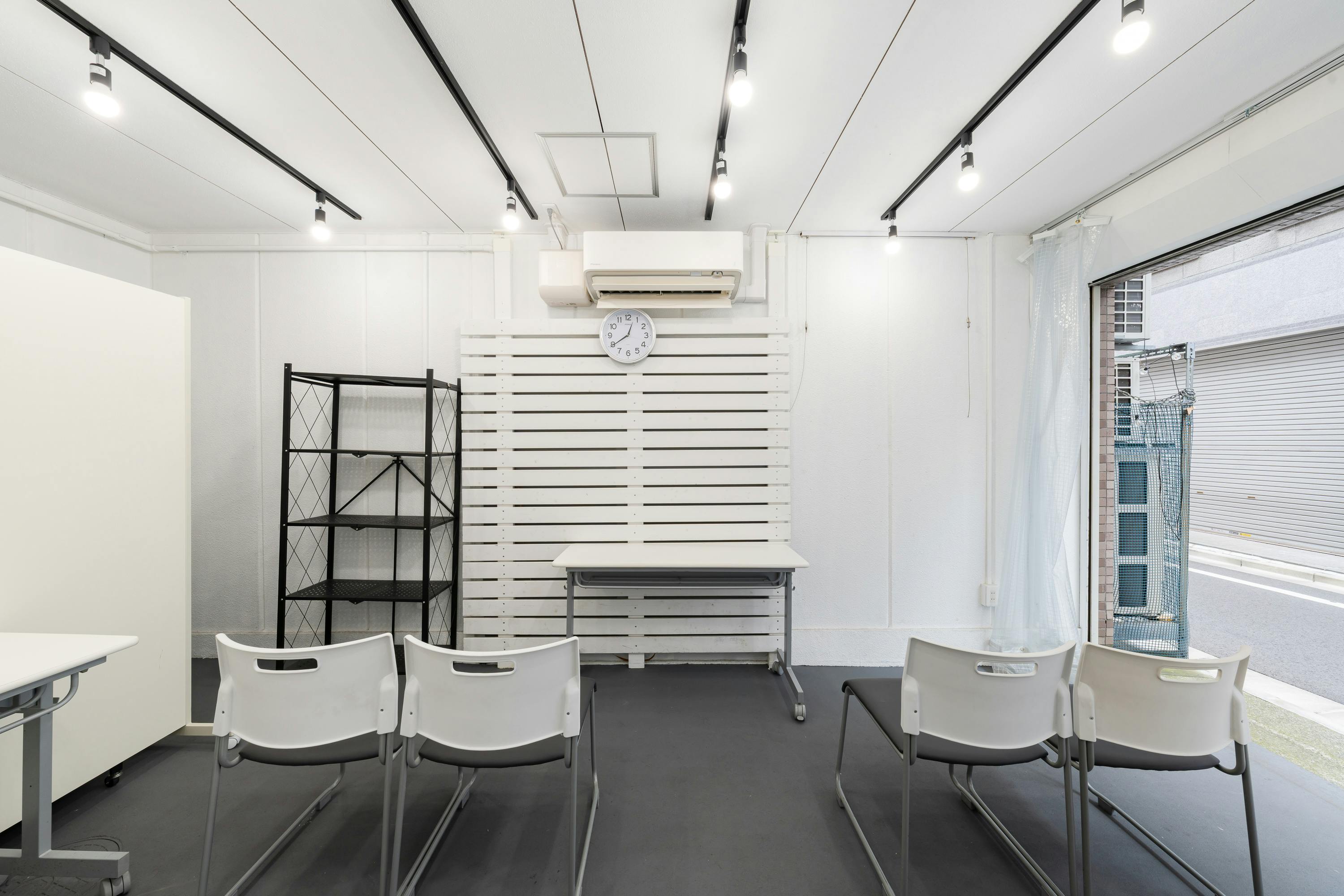 【都営新宿線大島駅3分】エアコン有りで夏も冬も快適、サンロード中の橋商店街入口すぐの好立地、ポップアップストアや販売促進イベントに最適な特典付きイベントスペース