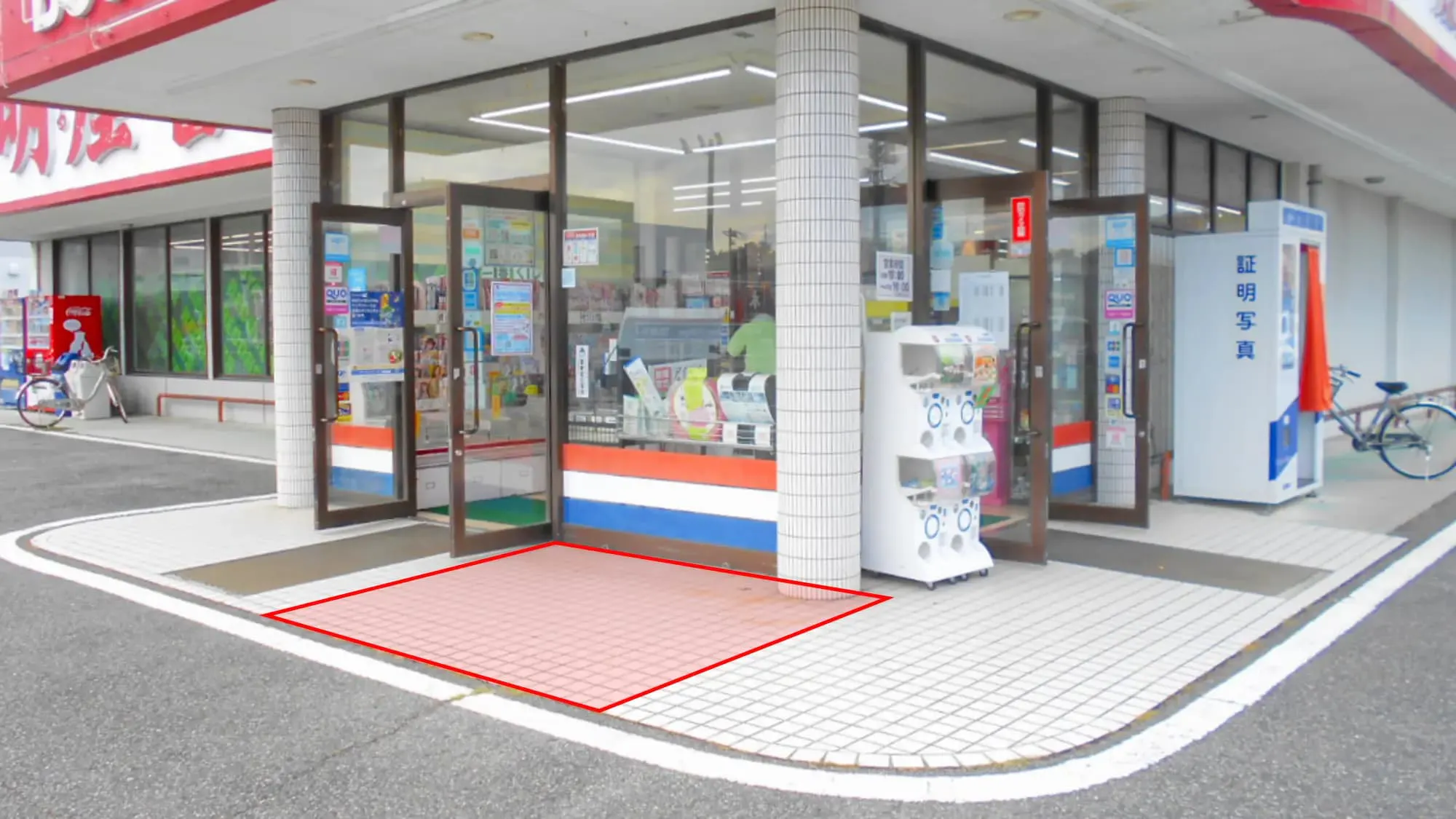 【明屋書店光店】光駅から7分・交通量が多い国道188号沿いの好立地！キッチンカー出店やプロモーションに最適な路面書店の軒下催事スペース