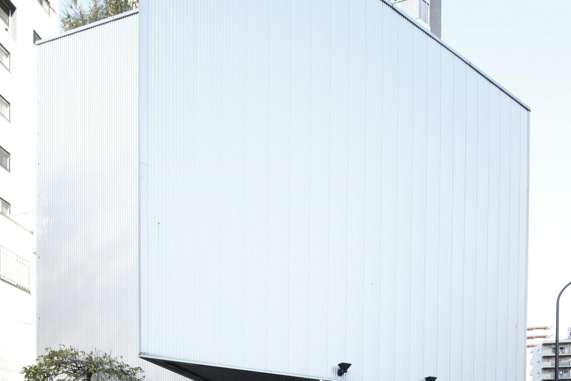印象的な外観。建物は建築家、木村誠之助による設計。