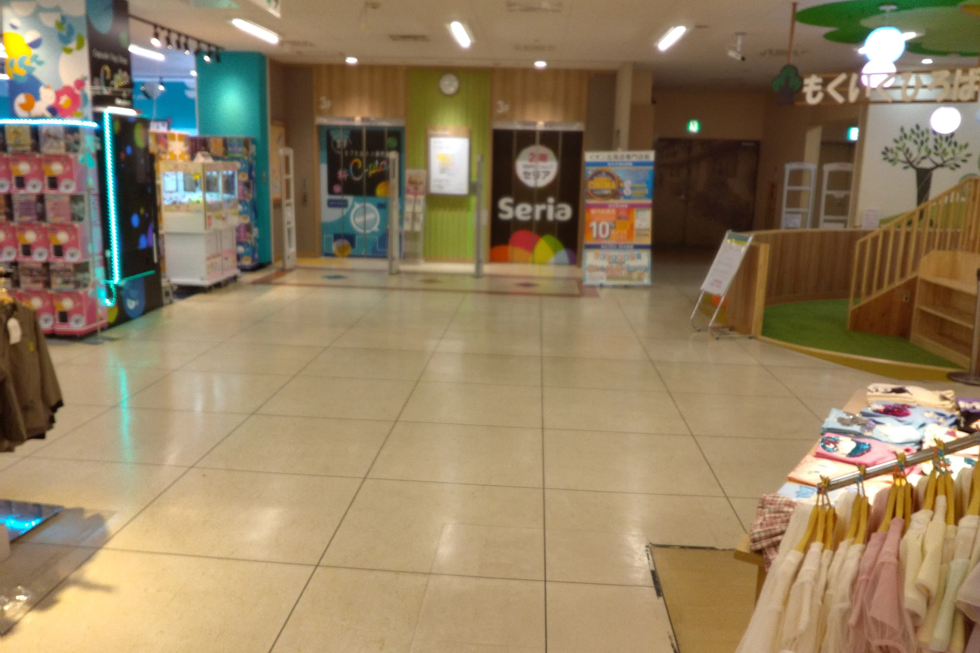 【イオン北見店】3Fエレベーター前(もくいくひろば側)