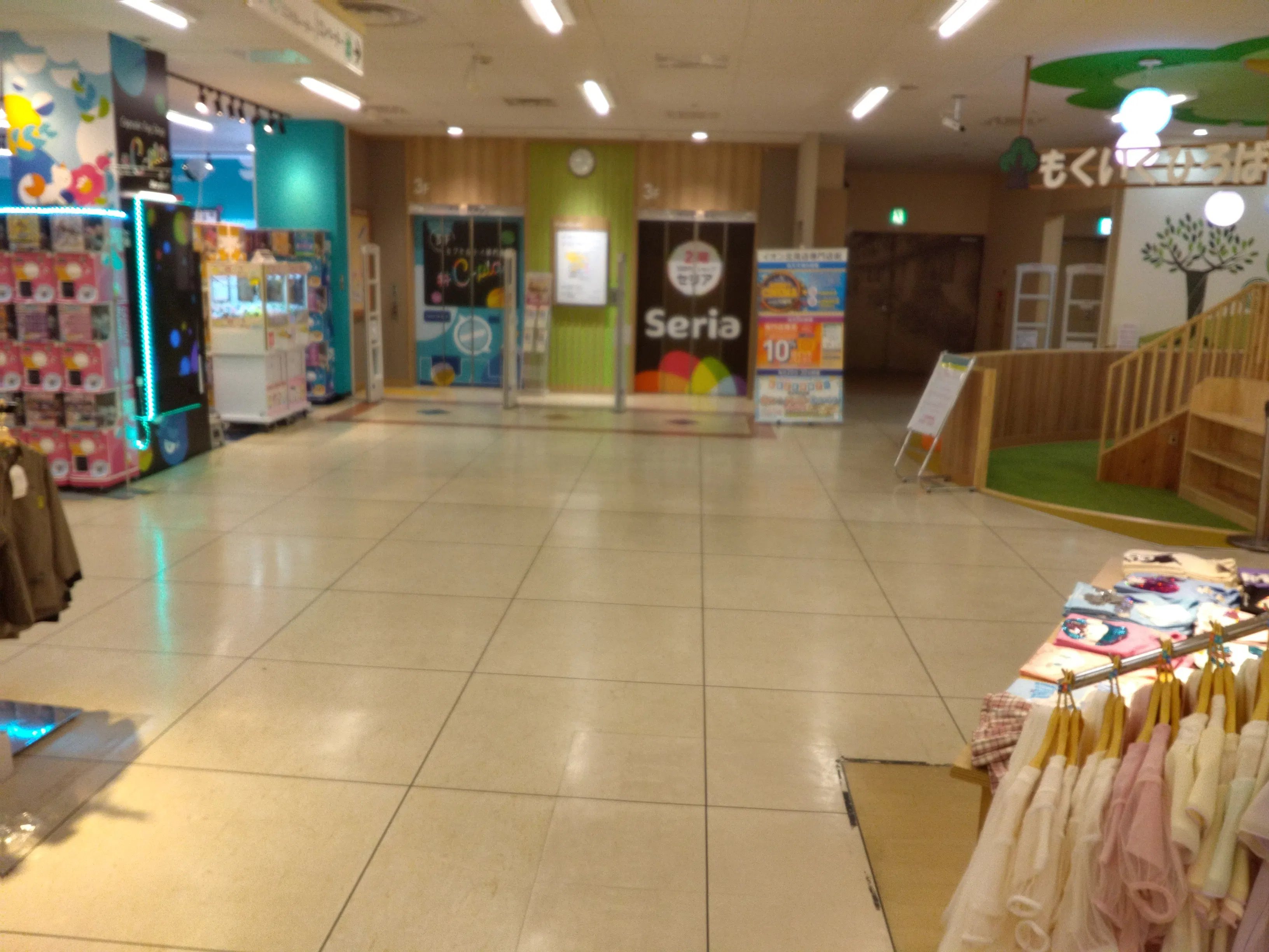 【イオン北見店】3Fエレベーター前(もくいくひろば側)