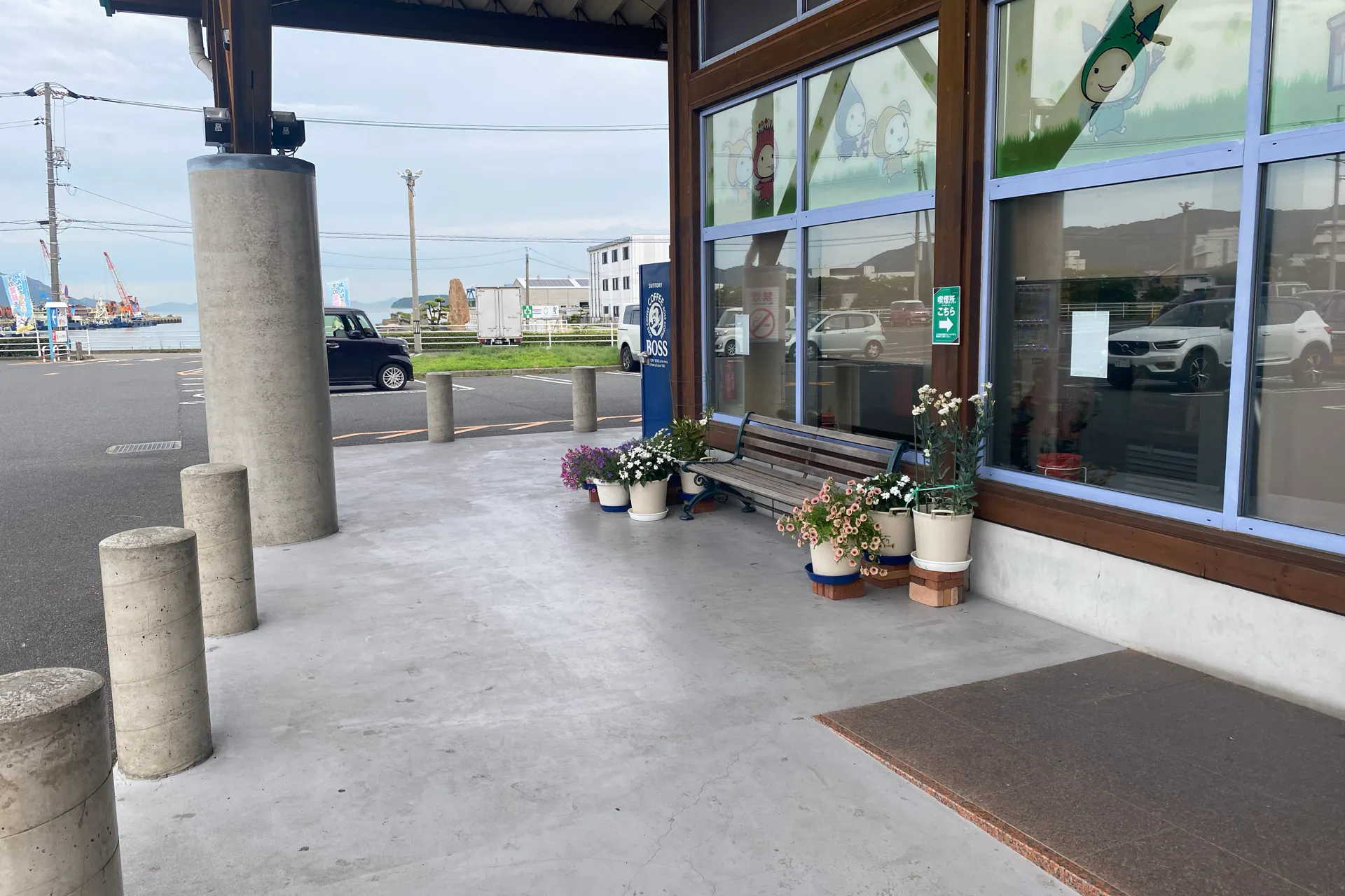 【ダイナム児島店ゆったり館】キッチンカーや各種プロモーションに最適なアミューズメント施設のイベントスペース(出入口前)