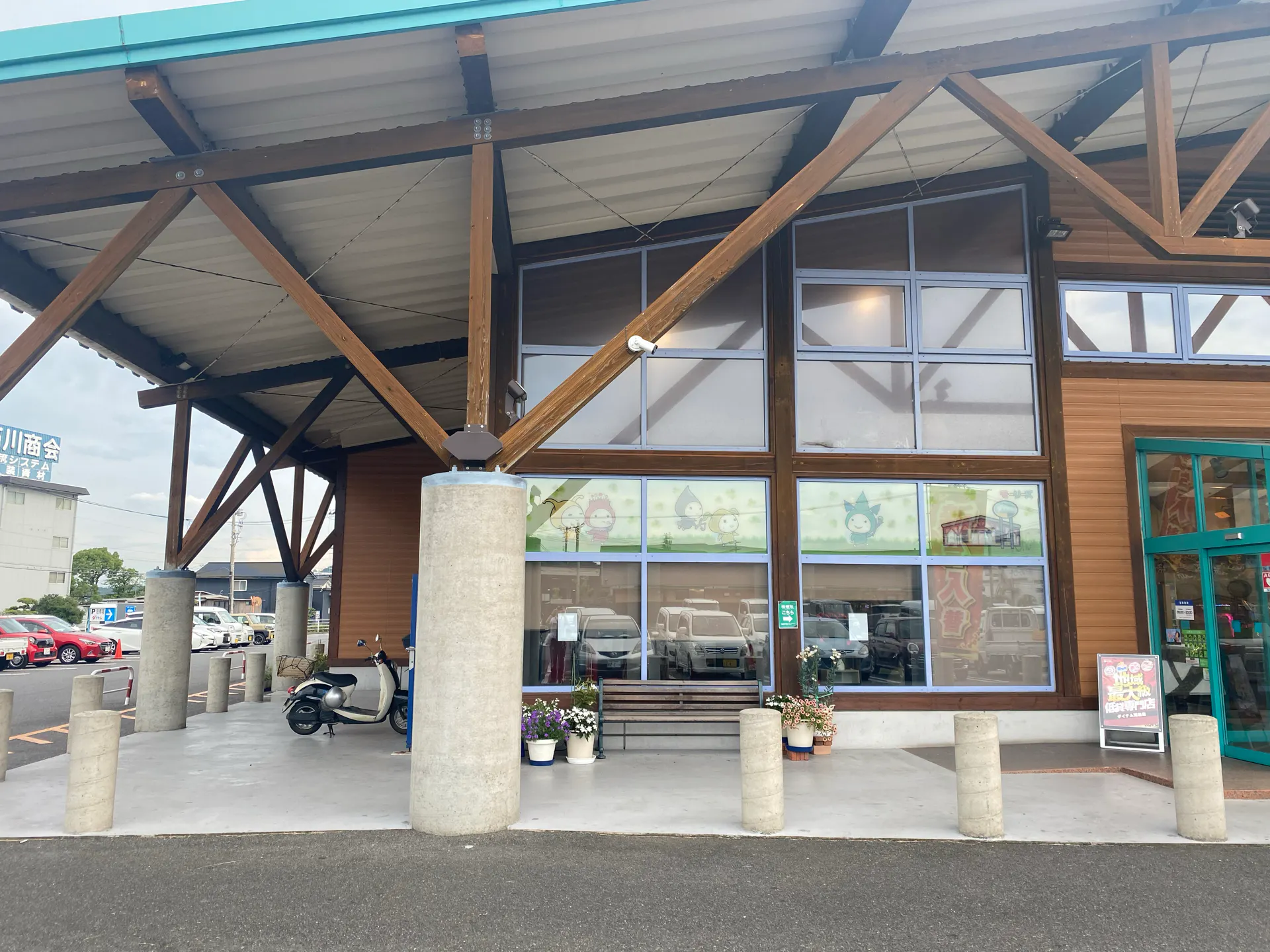 【ダイナム児島店ゆったり館】キッチンカーや各種プロモーションに最適なアミューズメント施設のイベントスペース(出入口前)