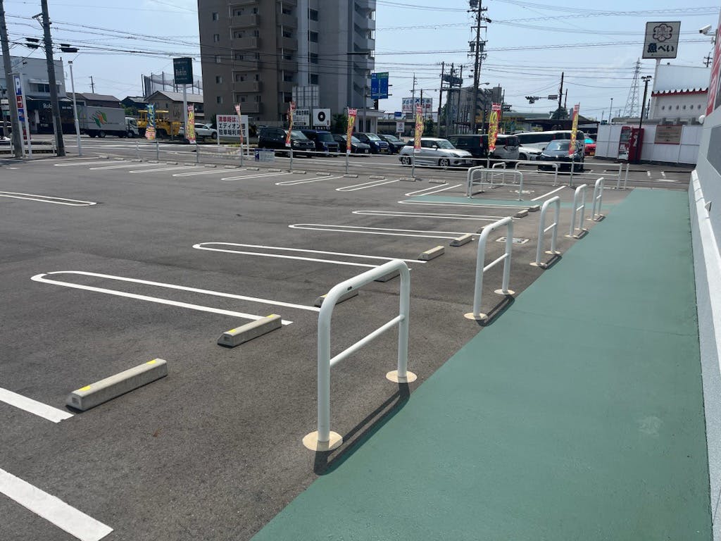 【エディオン岐阜正木店】ポップアップ・プロモーション・キッチンカーの出店に適した入口前スペース