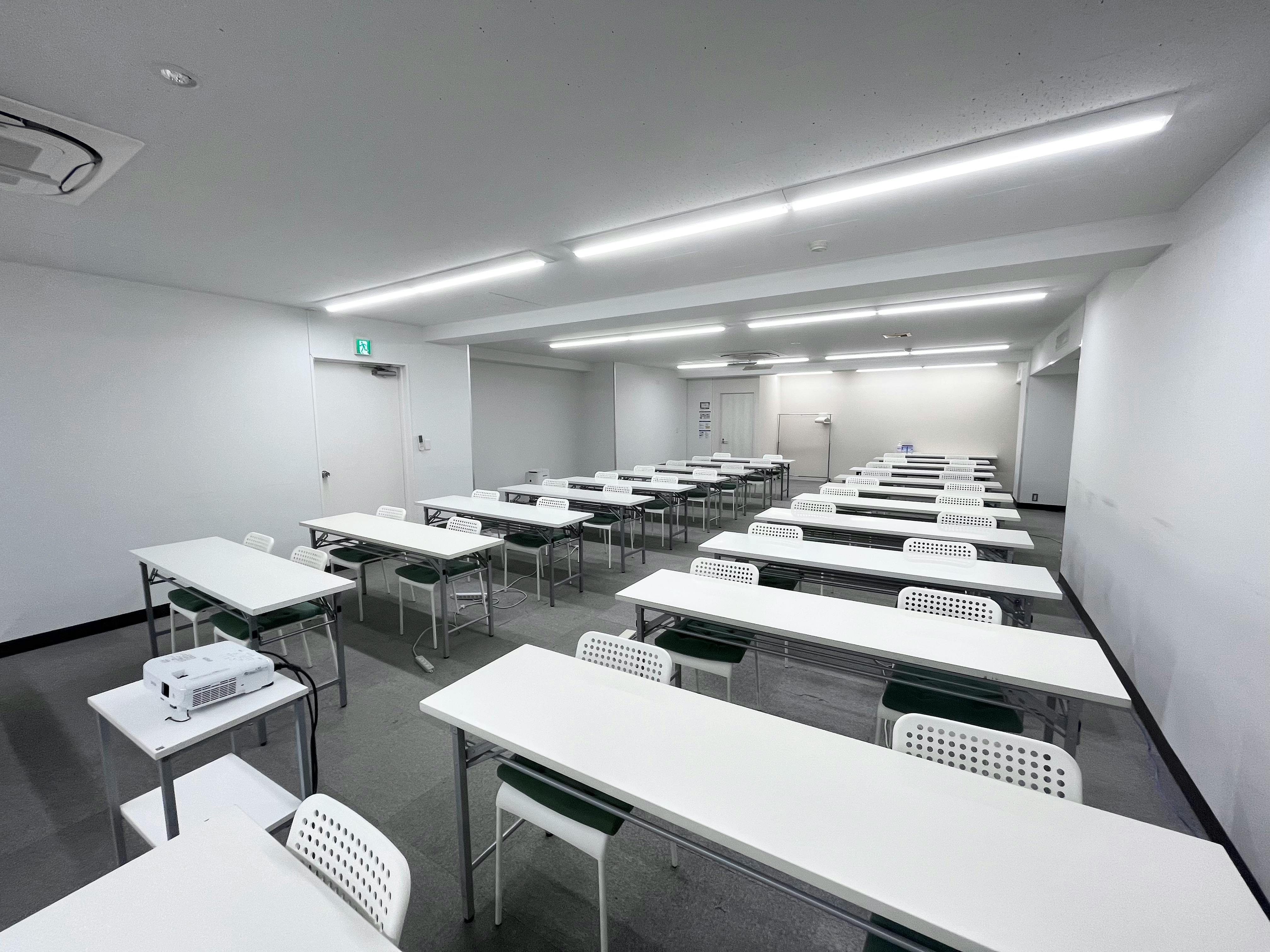 【馬喰町駅1分】招待制の製品PR会や受注販売会に適した60名程度収容可能なレンタルスペース