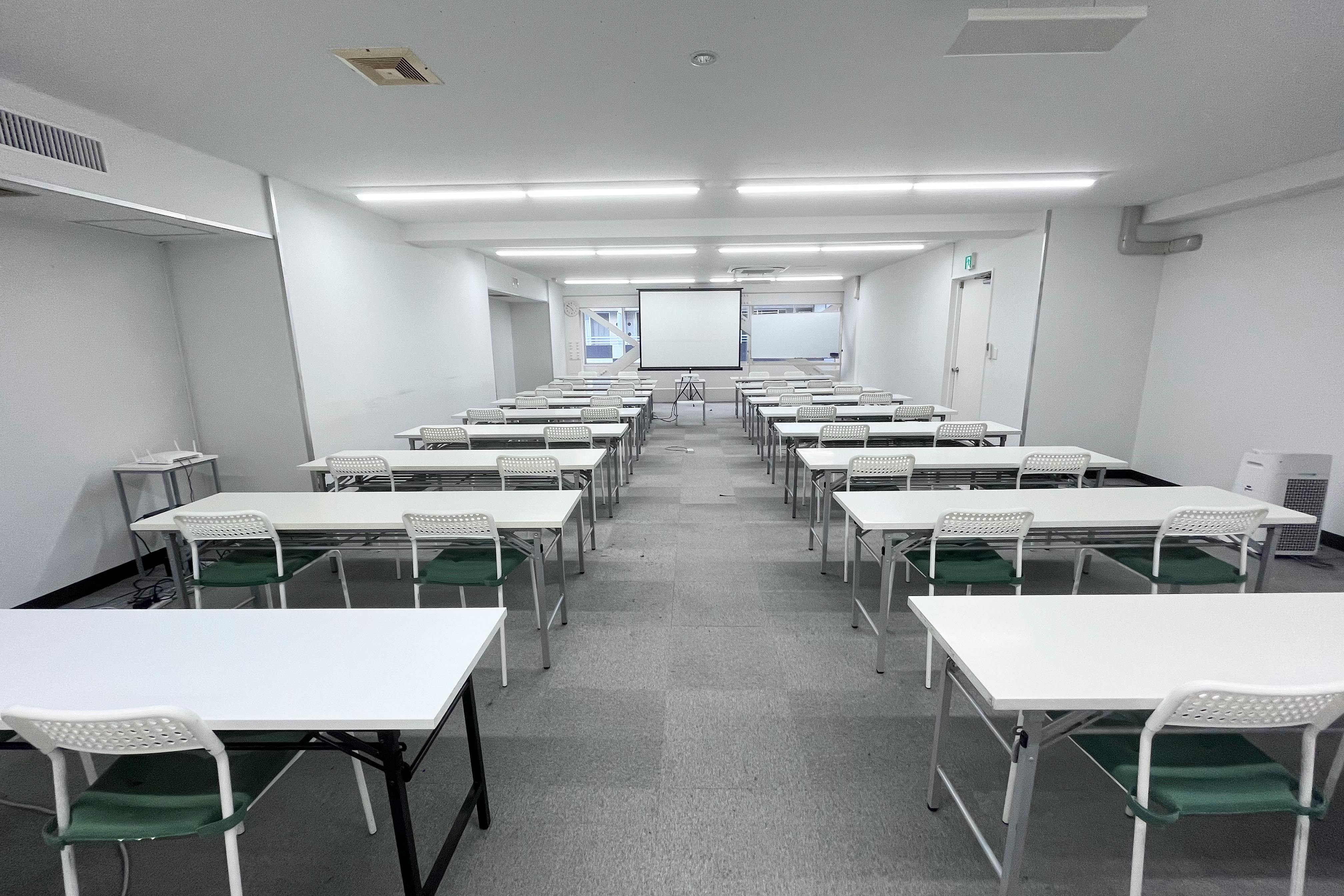 【馬喰町駅1分】招待制の製品PR会や受注販売会に適した60名程度収容可能なレンタルスペース