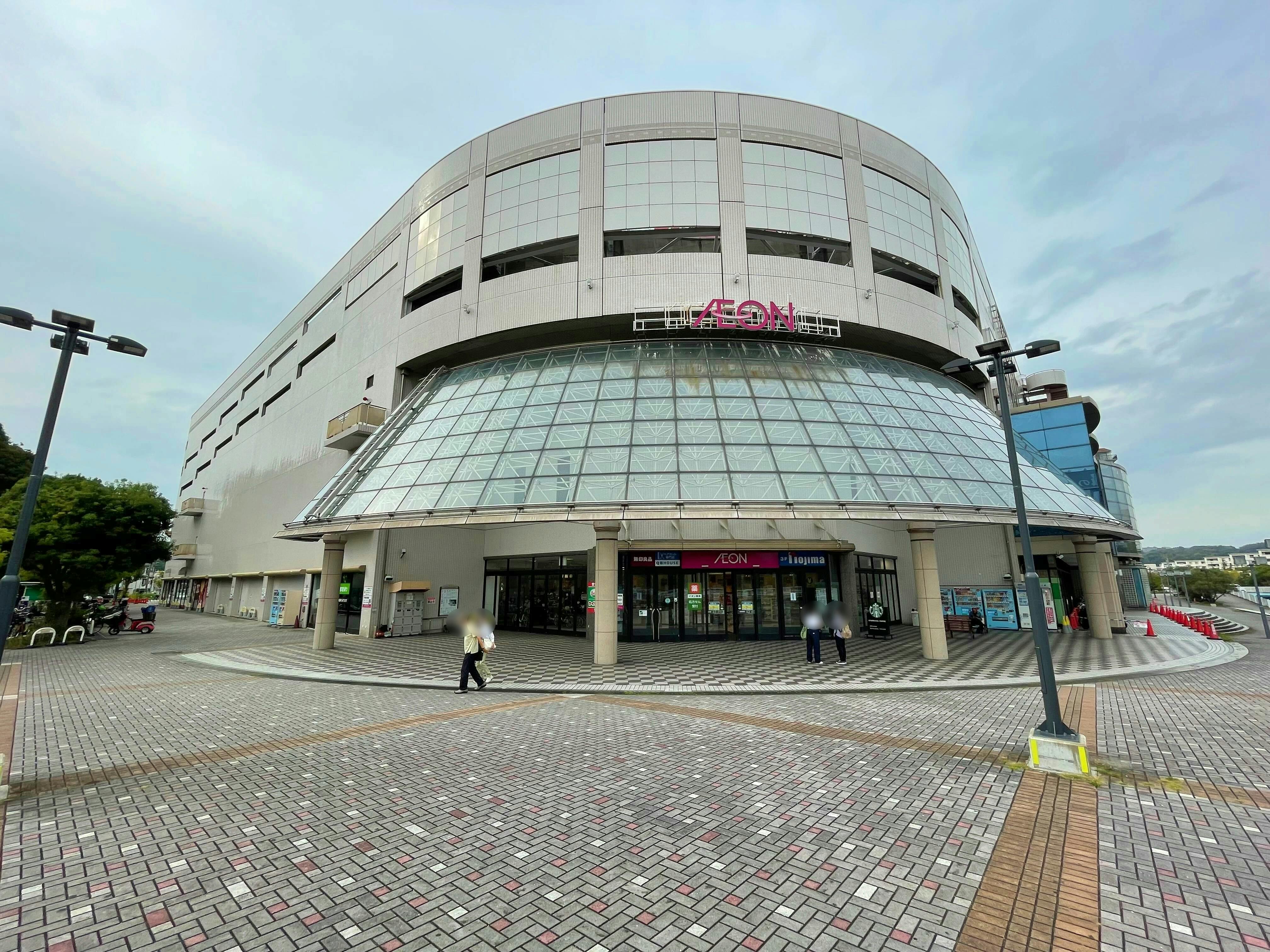 【イオン金沢八景ショッピングセンター】各種プロモーションイベントでの出店に最適なショッピングセンター1階出入口前にあるイベントスペース