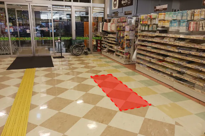 【スピナマート穴生店】100均一前 販促プロモーションや物販に最適なスーパー店内催事イベントスペース