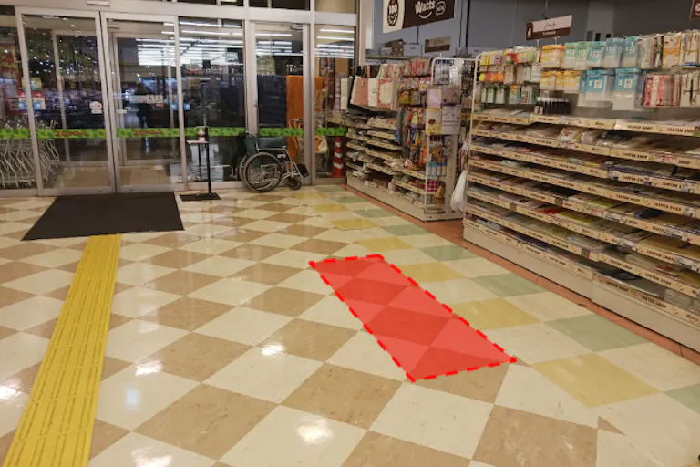 【スピナマート穴生店】100均一前 販促プロモーションや物販に最適なスーパー店内催事イベントスペースの画像1