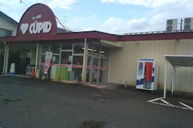 【キューピット早通店】店舗入口前にあるキッチンカー専用スペース