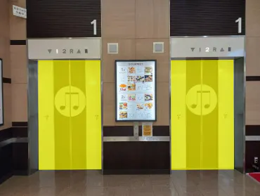 【イオンモール加西北条*】モールメディア②2F大型専門店エレベーター