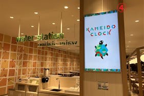 【KAMEIDO CLOCK】4Fフードコート 55インチデジタルサイネージ 5面セット