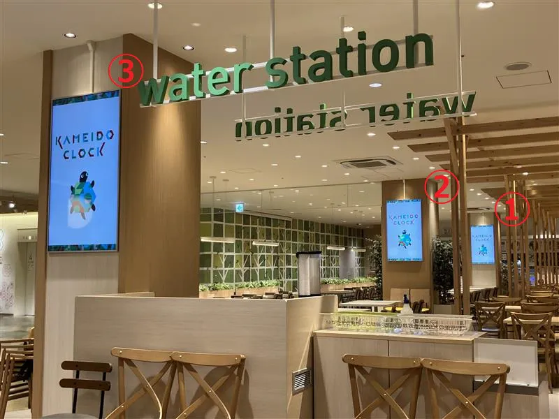 【KAMEIDO CLOCK】4Fフードコート　55インチデジタルサイネージ　5面セットの画像