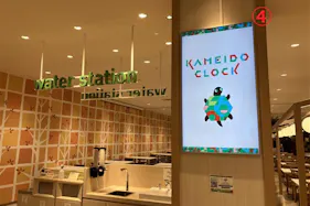 【KAMEIDO CLOCK】4Fフードコート 55インチデジタルサイネージ 5面セット