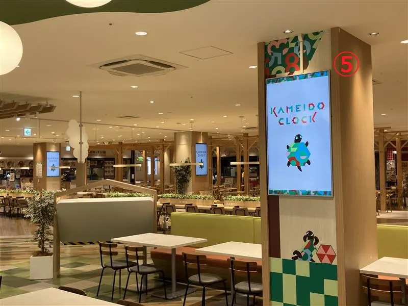 【KAMEIDO CLOCK】4Fフードコート　55インチデジタルサイネージ　5面セット