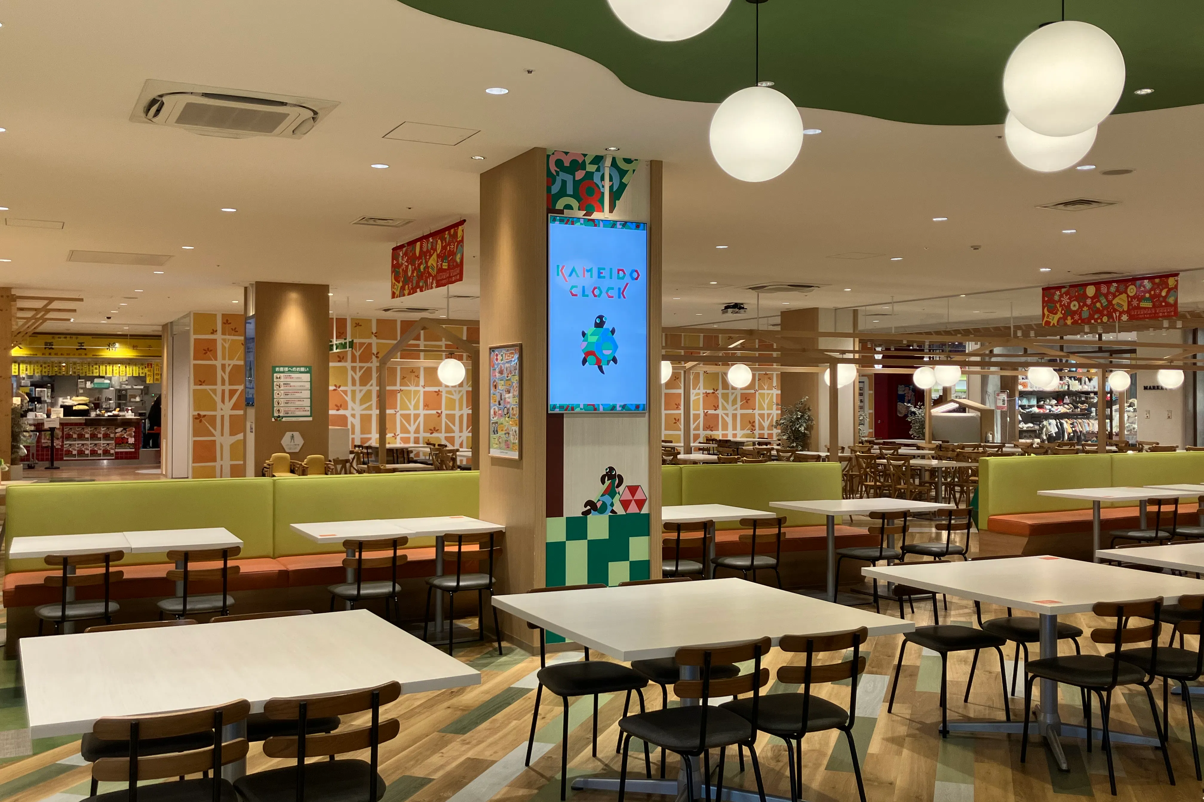 【KAMEIDO CLOCK】4Fフードコート 55インチデジタルサイネージ 5面セット