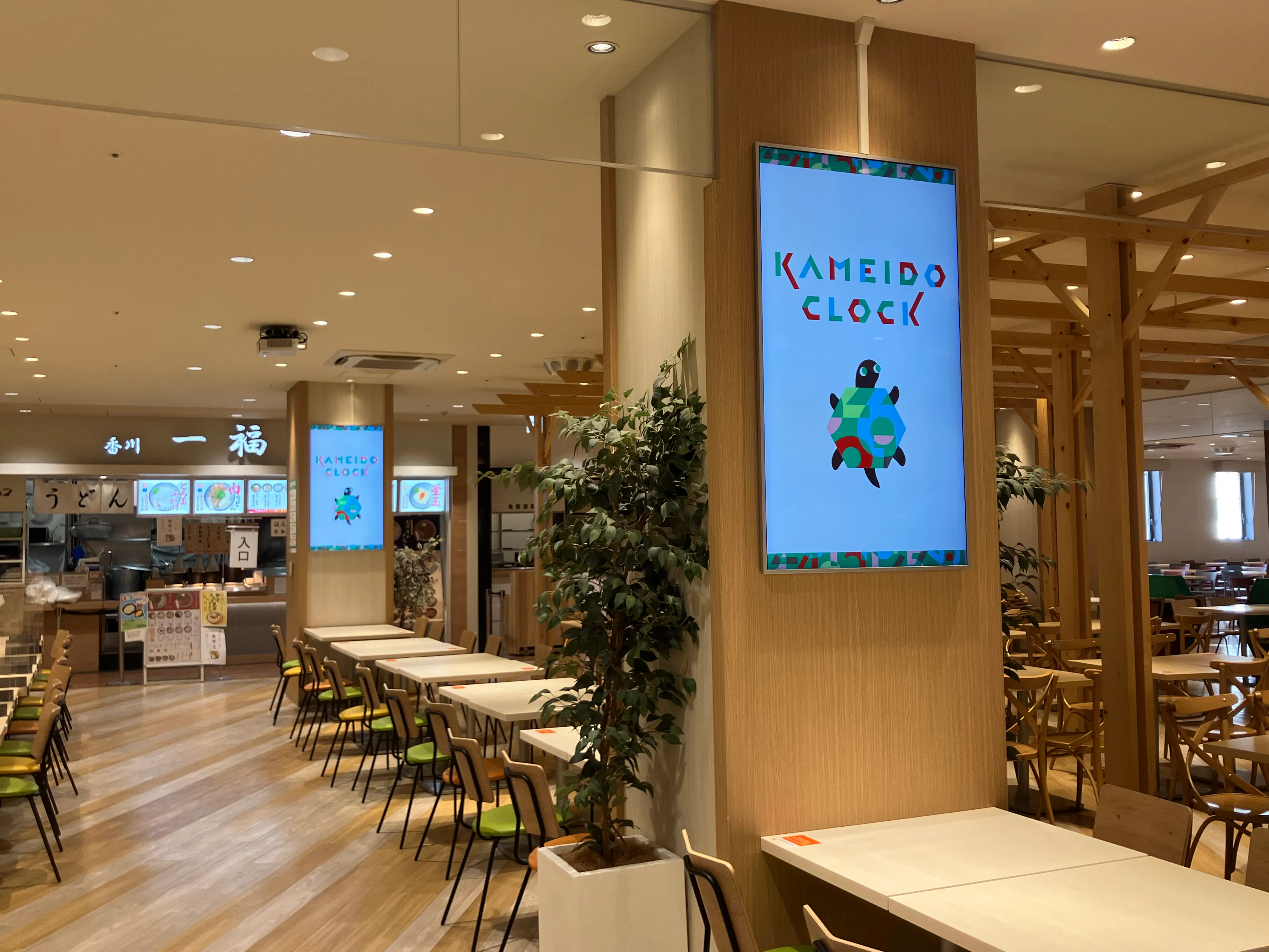 【KAMEIDO CLOCK】4Fフードコート　55インチデジタルサイネージ　5面セット