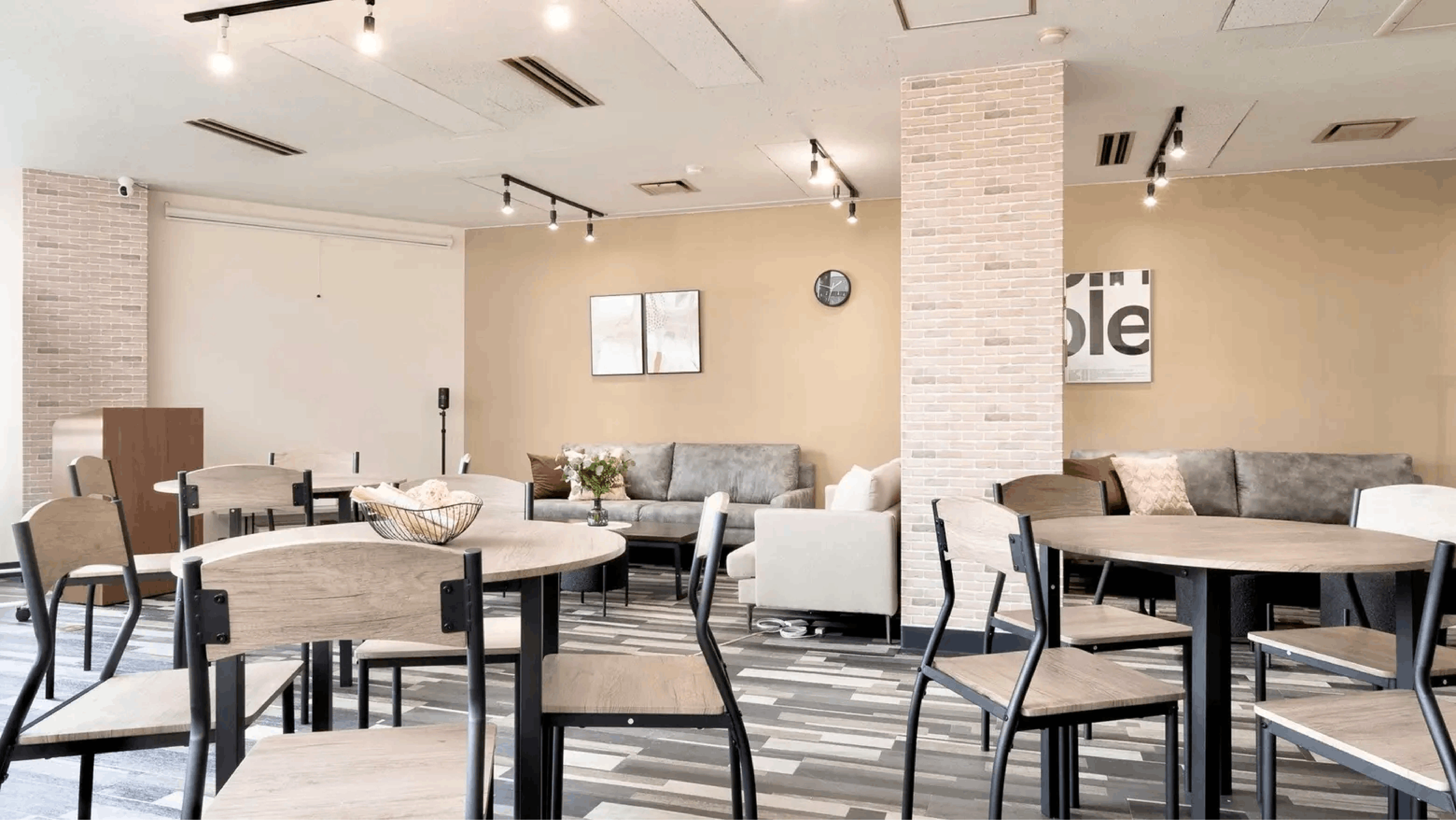 【なんば駅30秒】ビジネスや宴会など様々な用途で利用可能なスタイリッシュな雰囲気のイベントスペースの画像