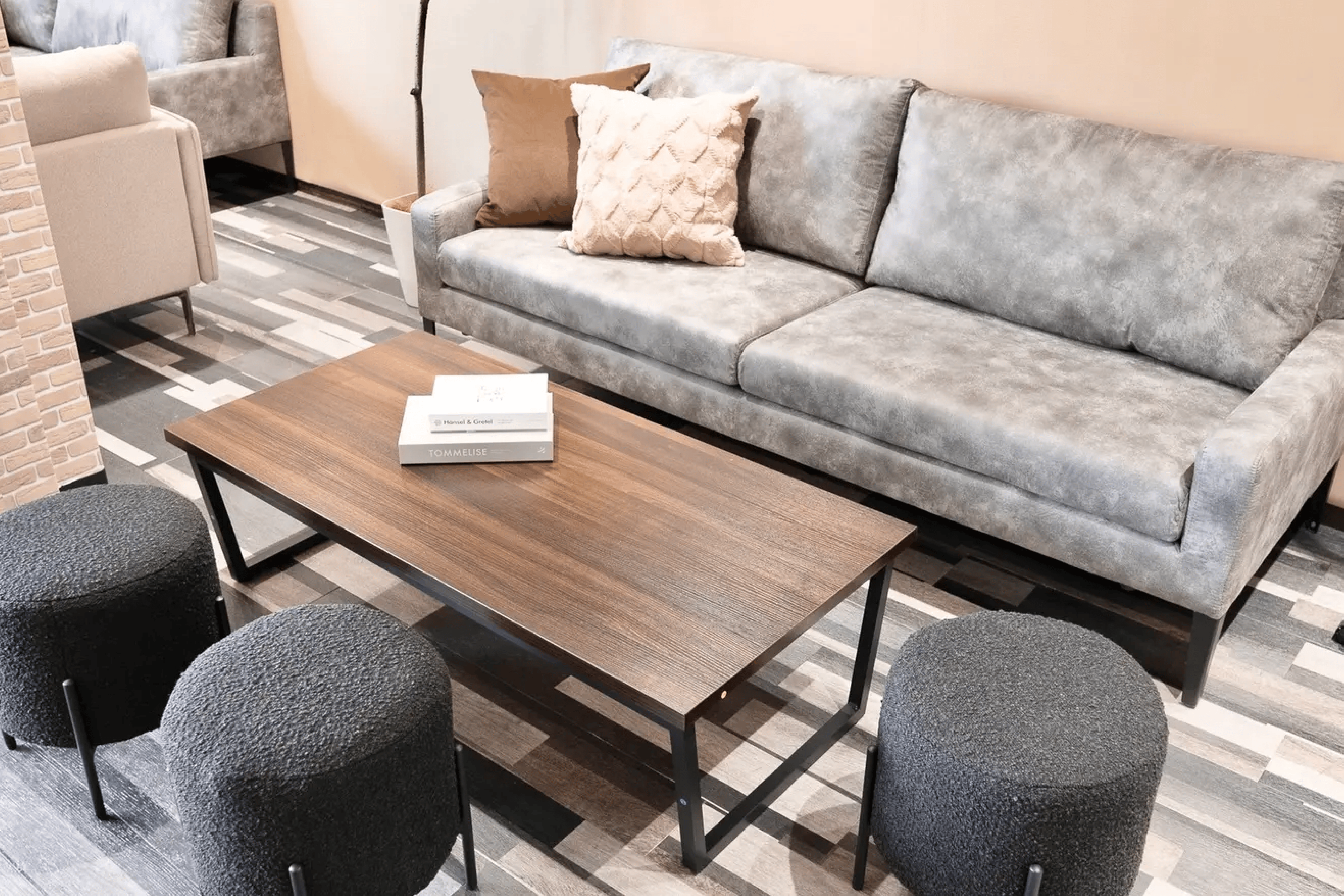 【なんば駅30秒】ビジネスや宴会など様々な用途で利用可能なスタイリッシュな雰囲気のイベントスペース