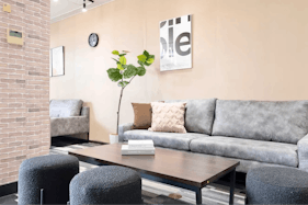 【なんば駅30秒】ビジネスや宴会など様々な用途で利用可能なスタイリッシュな雰囲気のイベントスペース