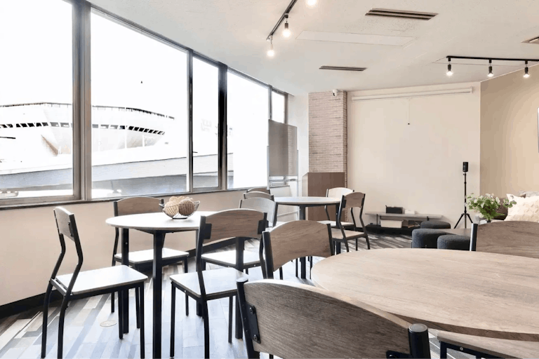 【なんば駅30秒】ビジネスや宴会など様々な用途で利用可能なスタイリッシュな雰囲気のイベントスペースの画像9