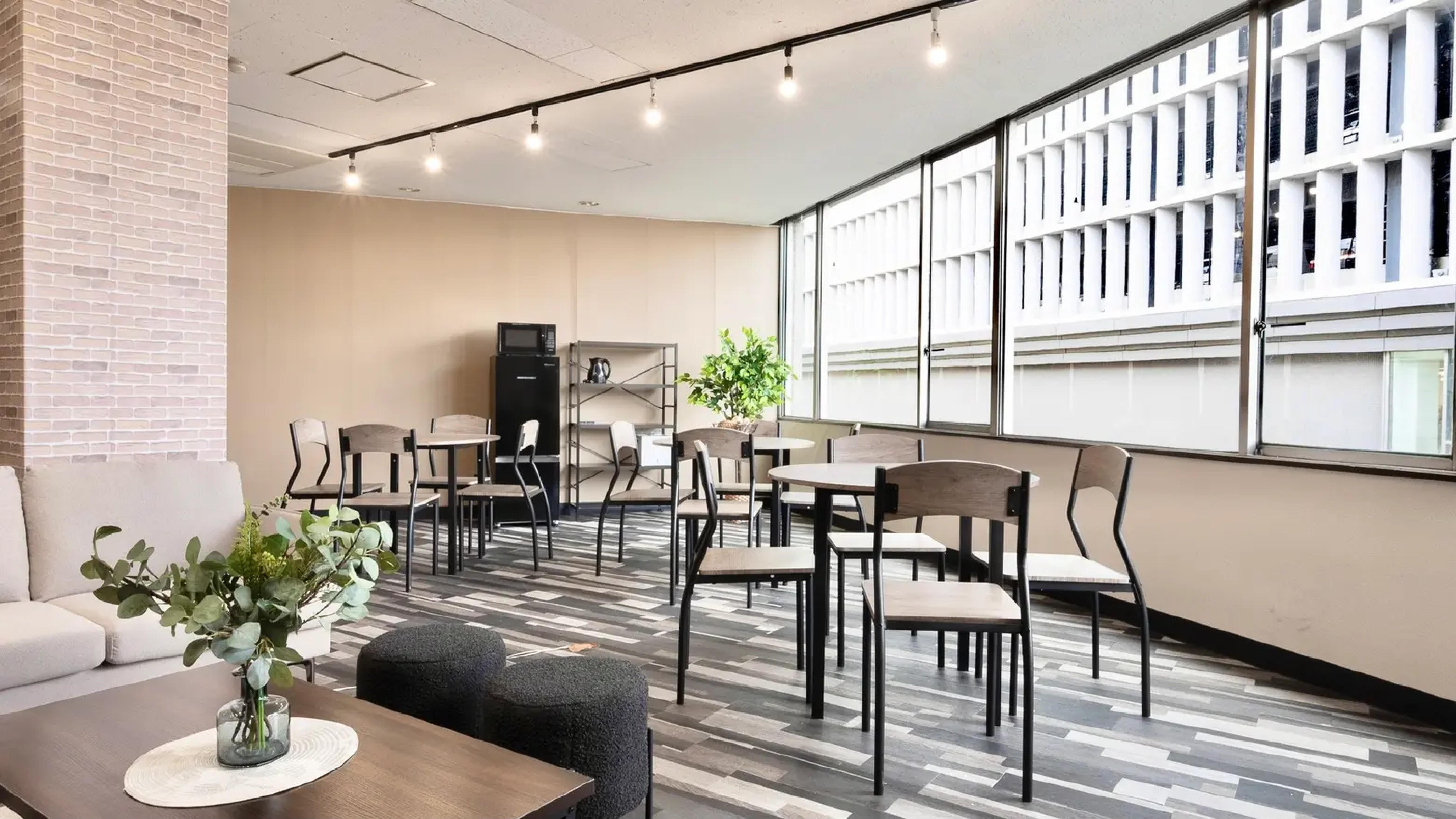 【なんば駅30秒】ビジネスや宴会など様々な用途で利用可能なスタイリッシュな雰囲気のイベントスペース