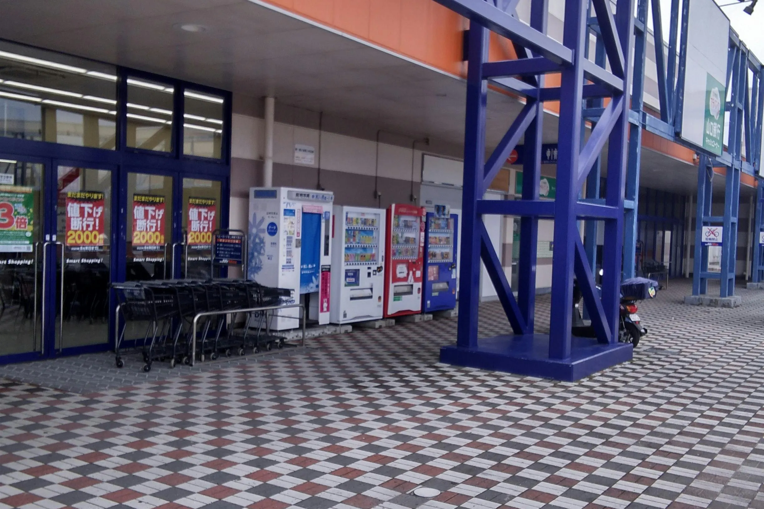 【ミスターマックス 宇部店】ミスターマックス店頭 販促プロモーションや物販用途に最適な総合ディスカウントストアの催事イベントスペース