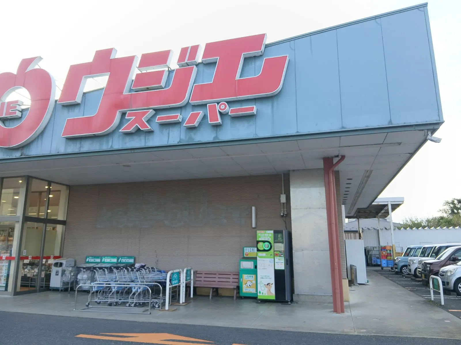 【ウジエスーパー小野田店】販促プロモーションや食物販に最適な軒下スペース