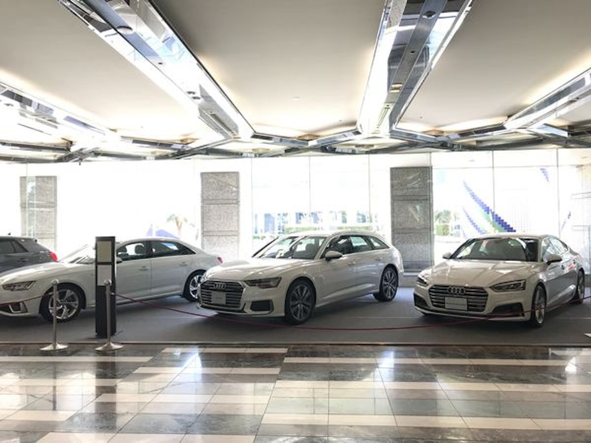 ワールドビジネスガーデン 車両展示会や体験型イベントに最適な超高層オフィスビルの注目度の高い大型スペース マリブウエストタワー1階