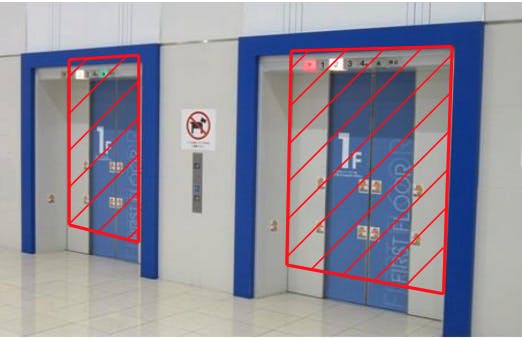 【イオンモールむさし村山】モール内広告 エレベーター扉の画像