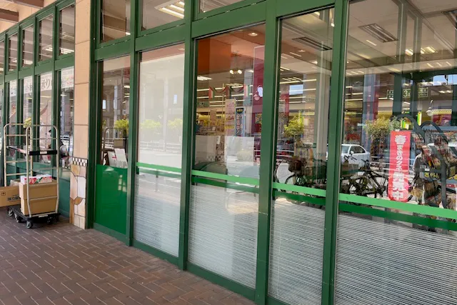 【フレスタ西町店】プロモーションイベントに利用可能な軒下スペース