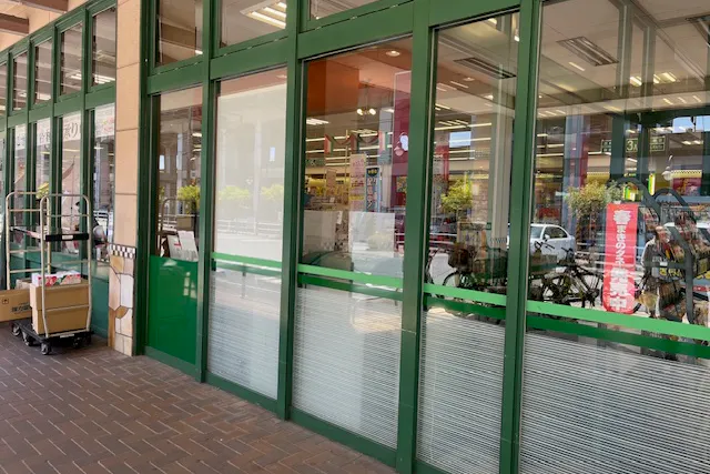 【フレスタ西町店】プロモーションイベントに利用可能な軒下スペース