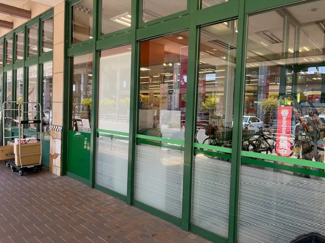 【フレスタ西町店】プロモーションイベントに利用可能な軒下スペース
