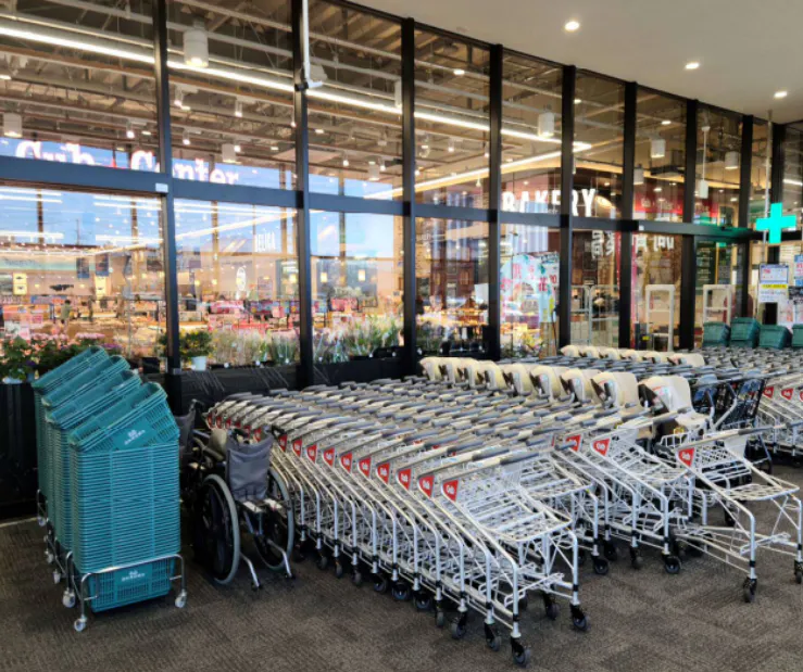 【カブセンター矢巾店】食物販に最適な風除室スペースの画像