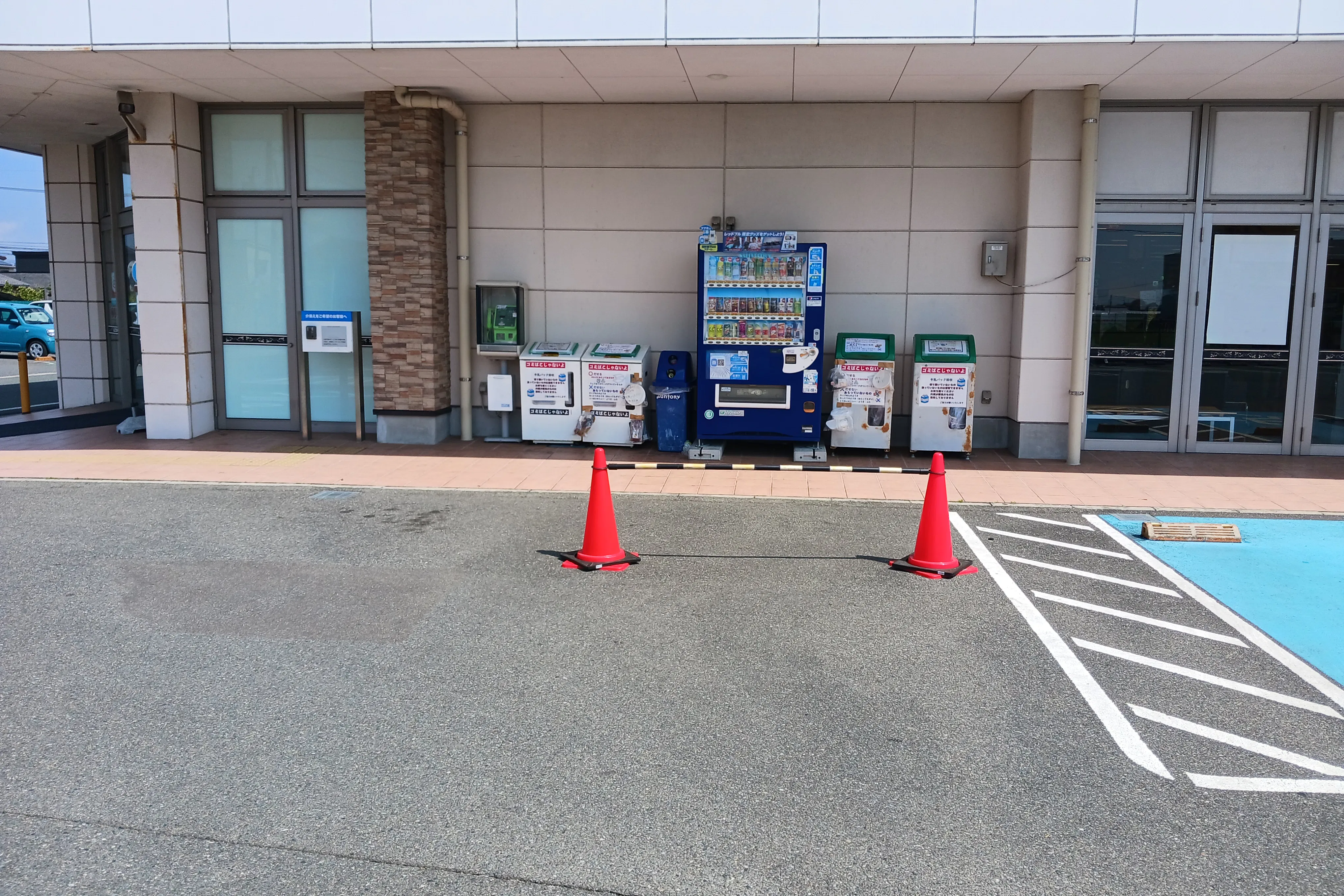 【西鉄ストア三潴店】店外 販促プロモーションや物販に最適なスーパー屋外催事イベントスペース