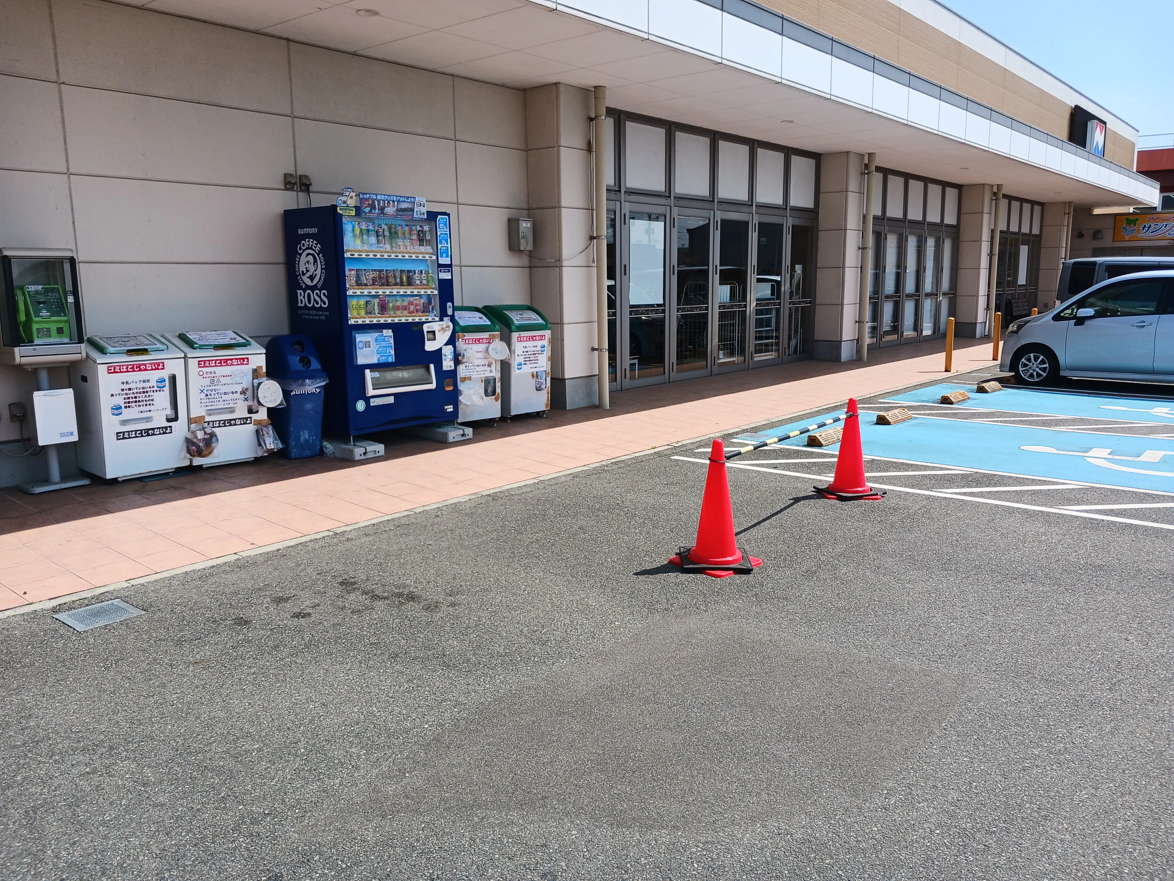 【西鉄ストア三潴店】店外 販促プロモーションや物販に最適なスーパー屋外催事イベントスペース