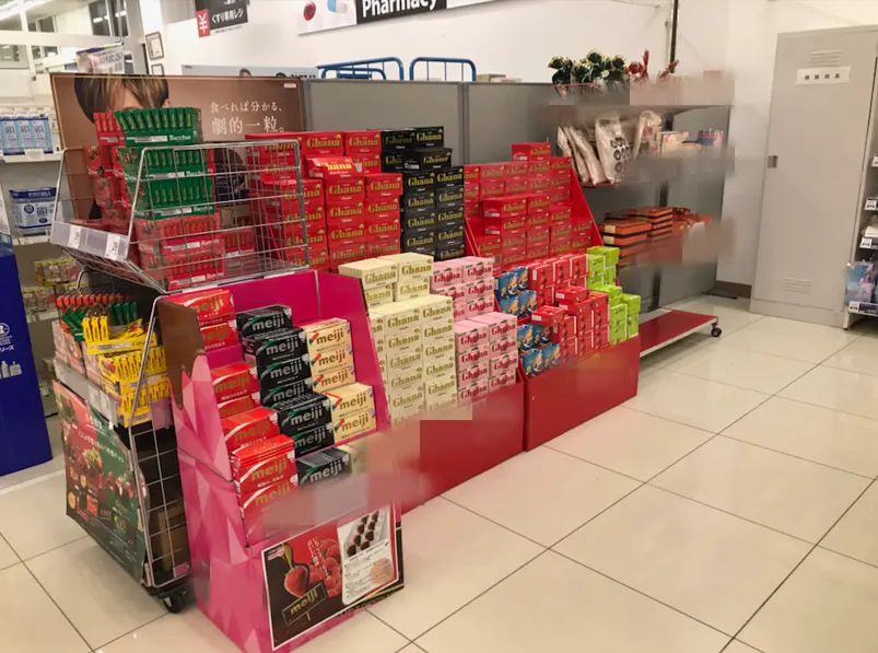 【西友　野洲店】サービスカウンター前（パーテーション側）　ポップアップストア(物販、食物販)やプロモーション用途に最適なスーパー店内催事イベントスペース