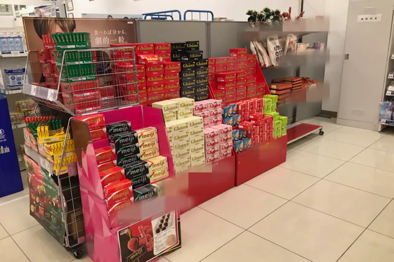 【西友 野洲店】サービスカウンター前(パーテーション側) ポップアップストア(物販、食物販)やプロモーション用途に最適なスーパー店内催事イベントスペース