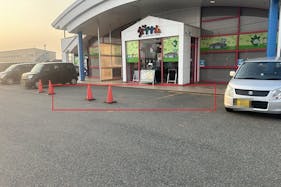 【ダイナム能代店ゆったり館】キッチンカーやプロモーションに最適なアミューズメント施設のイベントスペース(正面出入口前)