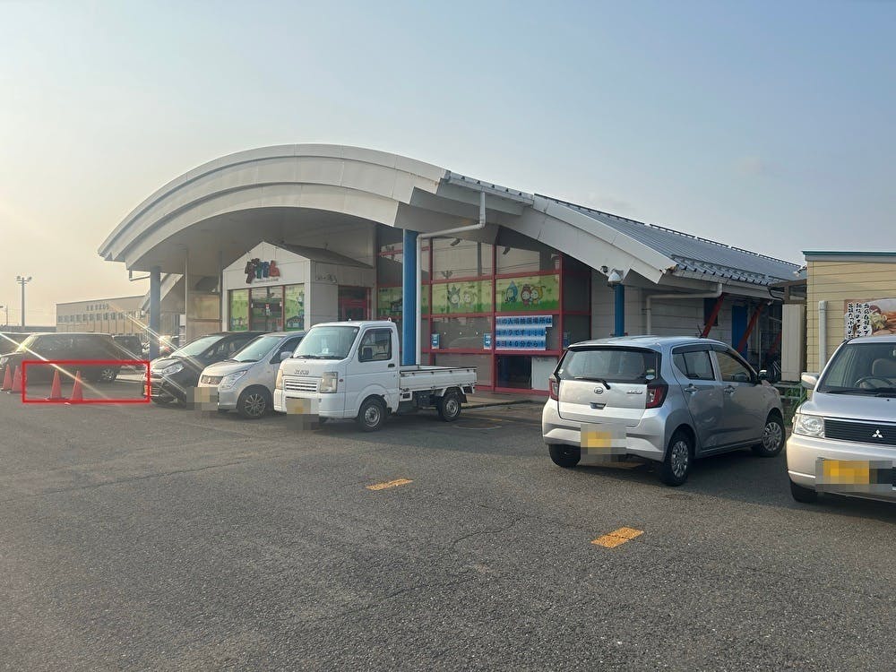 【ダイナム能代店ゆったり館】キッチンカーやプロモーションに最適なアミューズメント施設のイベントスペース(正面出入口前)