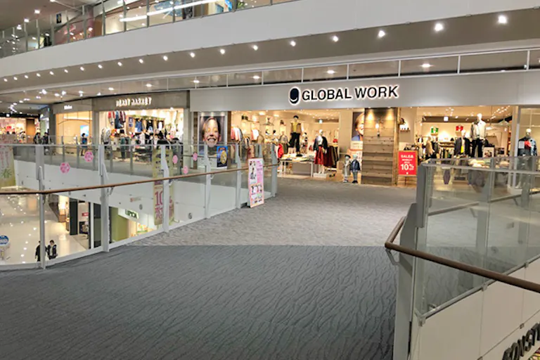 【イオンモール名古屋茶屋】2階ウエストブリッジ(グローバルワーク前)の画像1