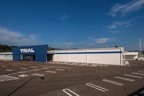 【スーパーセンタートライアル都農店】キッチンカー(調理営業)出店限定/屋外スペース