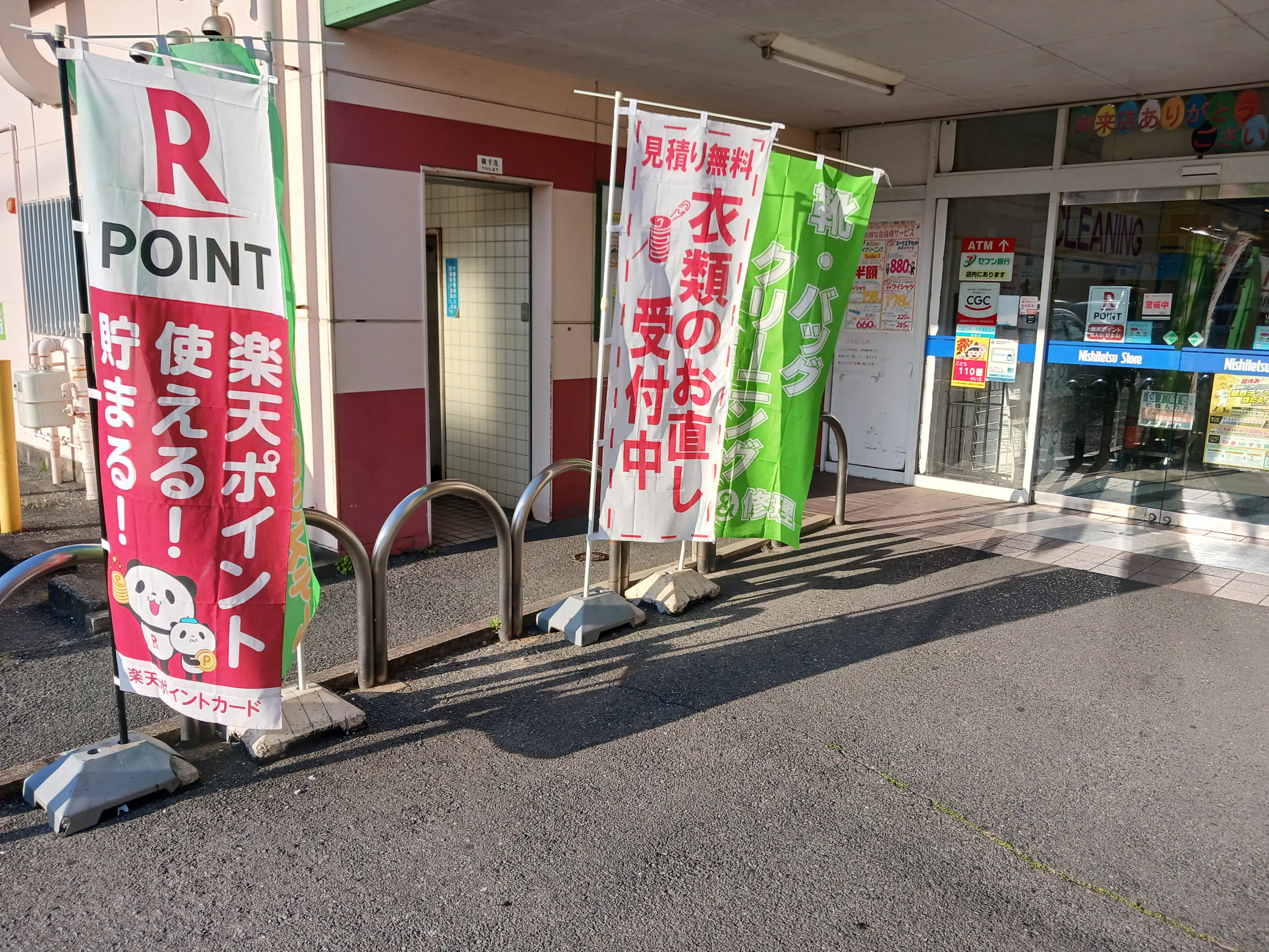 【西鉄ストア七隈店】駐車場側出入口 販促プロモーションやキッチンカー出店に最適なスーパー屋外催事イベントスペース