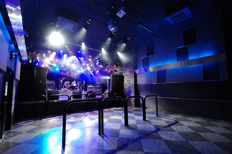 ホール(キャパは250人)