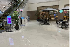 【イオンモール白山】1階 南西入口スターバックスコーヒー前