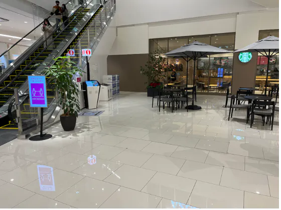 【イオンモール白山】1階　南西入口スターバックスコーヒー前の画像